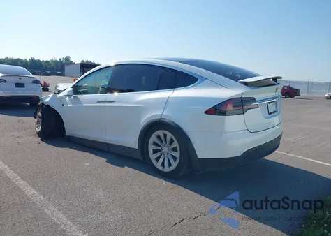 2019 Tesla Model X из США, поврежденный, VIN 5YJXCAE26KF188744